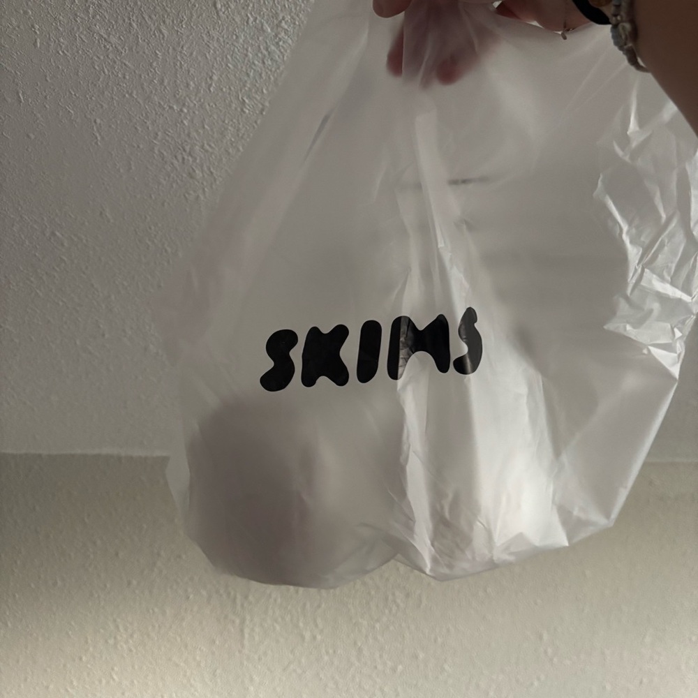 🍒SKIMS SQUARE NECK BRA🍒 - Picture 10 of 10